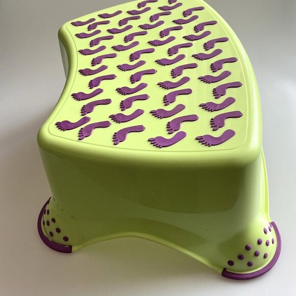 KIDS STEP STOOL PURPLE FEET - Picture 2 of 10